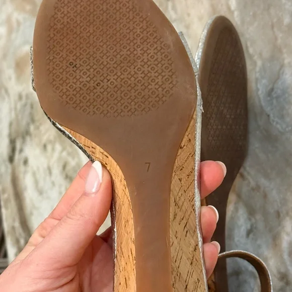 Women’s TORY BURCH Savannah cracked silver wedge sandals- Size 7 - Picture 7 of 9